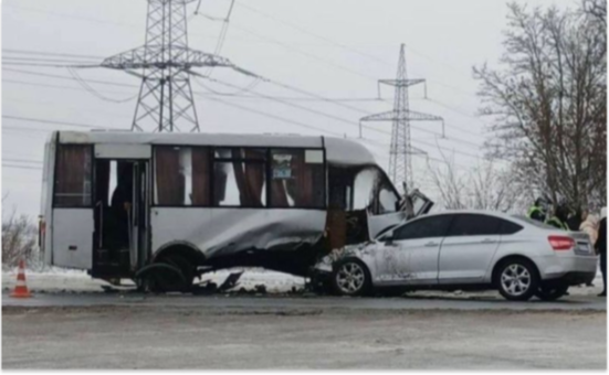 На виїзді з Дніпра сталася ДТП за участі автобуса з пасажирами: є постраждалі