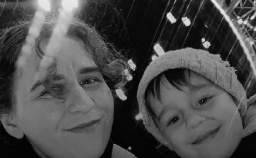 На Дніпровщині попрощалися з матір'ю та дитиною, які загинули внаслідок обстрілу Харкова