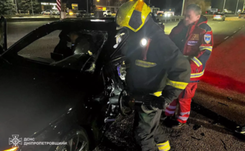 Дніпровський район: рятувальники деблокували водія з понівеченого автомобіля