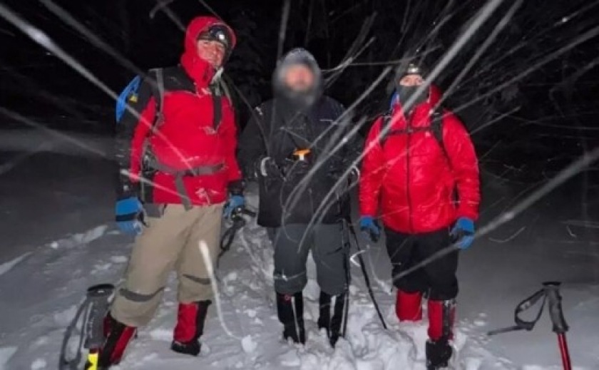 Рятувальники допомогли туристу з Дніпра, який заблукав під час спуску з Говерли