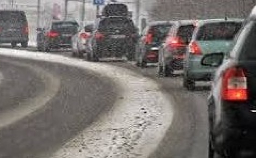У Дніпрі утворився затор на Новому мосту: подробиці