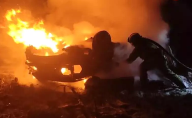 На Дніпропетровщині Audi злетіла з траси та спалахнула: 25-річний водій згорів живцем
