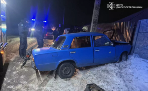 У Дніпрі рятувальники деблокували водія з автомобіля, пошкодженого внаслідок ДТП