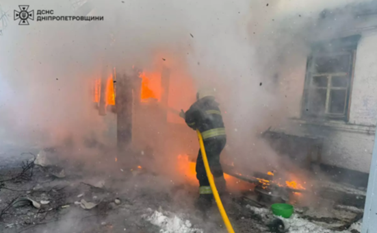 Дніпро: надзвичайники ліквідували загорання житлового будинку на вулиці Юрія Лісняка