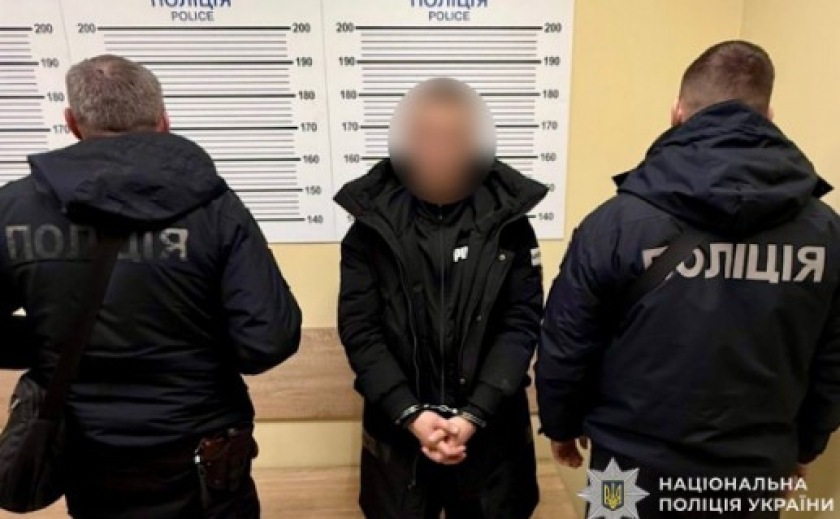У Дніпрі на парковці торгівельного центру зловмисник пограбував чоловіка: поліція затримала нападника