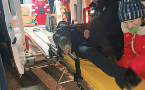 На Дніпропетровщині поліцейські врятували чоловіка з переохолодженням