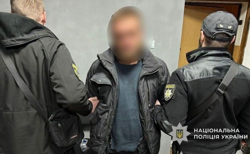 Умисне тяжке тілесне ушкодження та самовільне залишення місця служби: обвинувальний акт щодо мешканця Дніпра скеровано до суду
