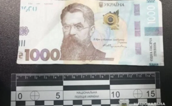 Розрахувався сувенірною купюрою та втік: у Дніпрі грабіжнику дали 7 років тюрми