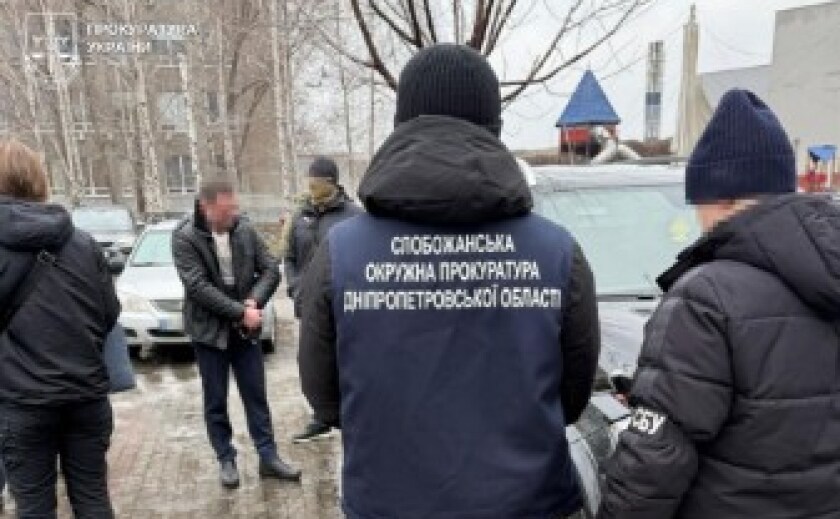 За 7 тисяч доларів обіцяв «вирішити питання» з ВЛК: у Дніпрі викрито адвоката