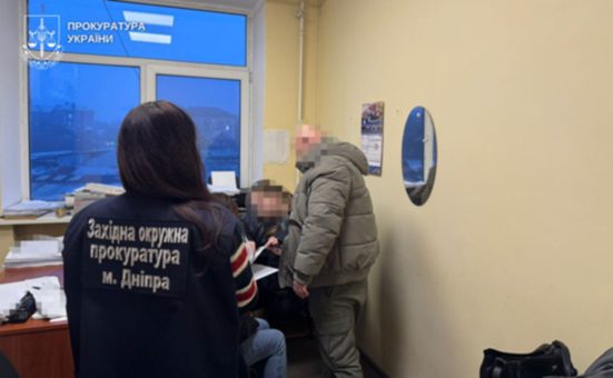 Замість травмованої прооперували здорову руку: у Дніпрі двом лікарям повідомлено про підозру
