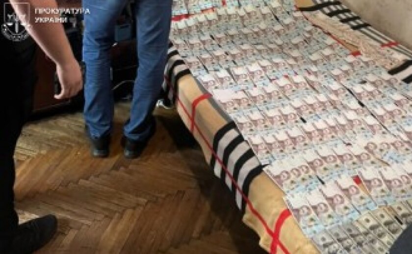 Збували наркотики під виглядом надання замісної терапії: на Дніпропетровщині судитимуть експоліцейського і трьох його спільників