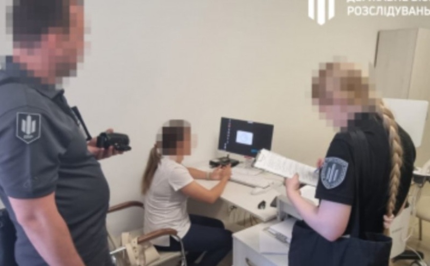 Незаконне «списання» чоловіків зі служби: на Дніпропетровщині судитимуть начальника ВЛК та медсестру