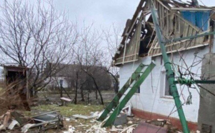 Під завалами можуть бути люди: ворог ввечері 24 лютого атакував Дніпропетровщину