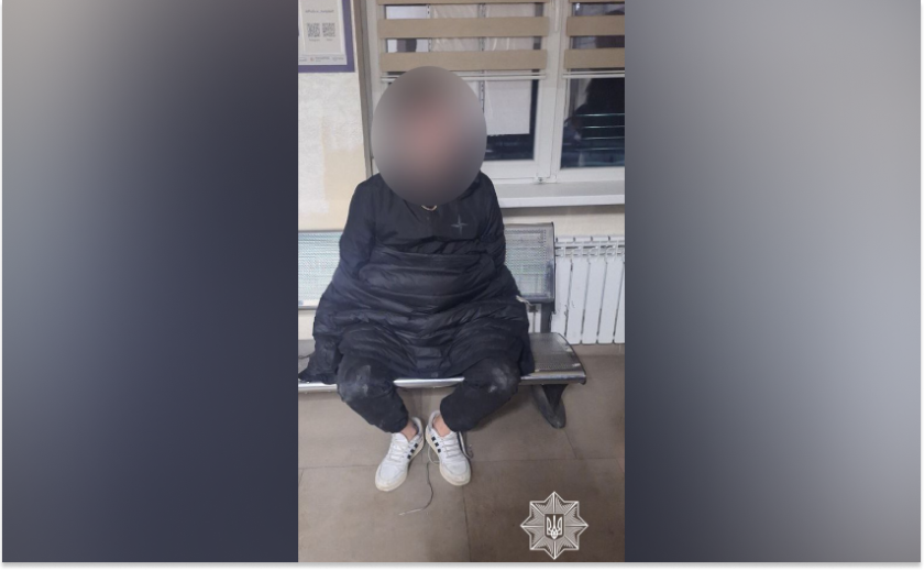У Дніпрі на житловому масиві Тополя затримали чоловіка за хуліганство в під’їзді
