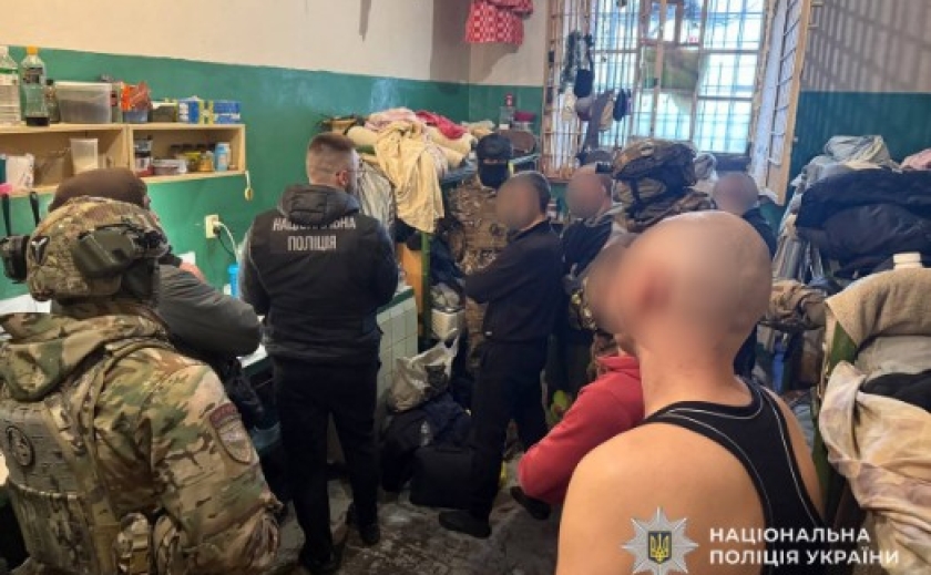 У Дніпрі правоохоронці перекрили трафік наркотиків до установи виконання покарань: семи фігурантам повідомлено про підозру