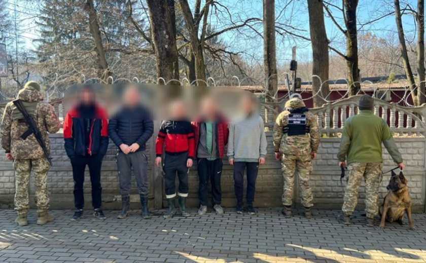 Намагалися втекти з країни цілою сімʼєю: на кордоні зі Словаччиною затримали групу порушників