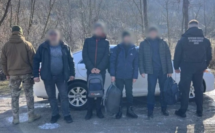 Через кордон на таксі за 30 тисяч доларів: затримали мешканців Дніпропетровщини