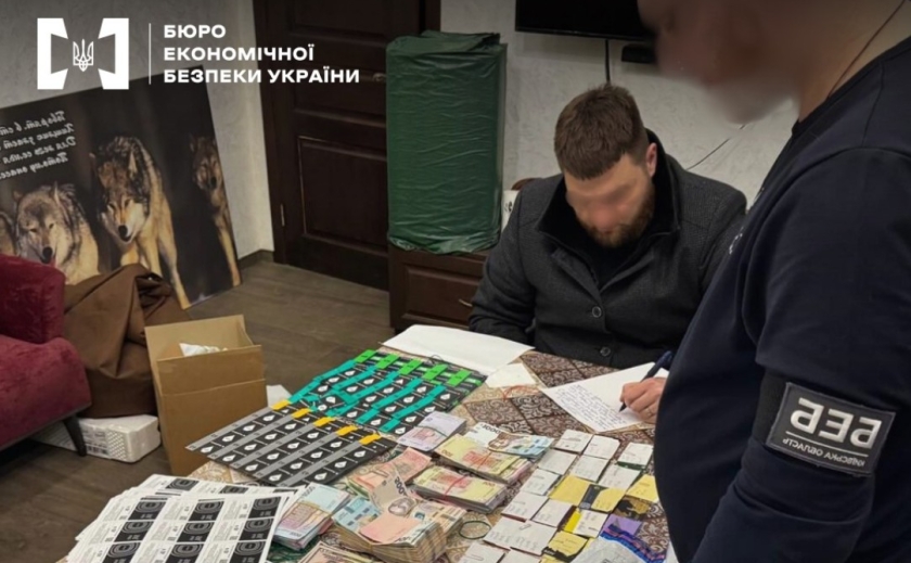 Мільйонні збитки на паливних талонах: у Дніпрі викрили масштабний конвертаційний центр