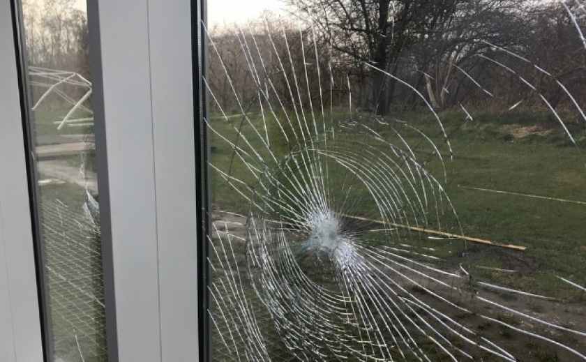 Ювенальні поліцейські Дніпра встановили дітей, які кидали каміння у вікна
