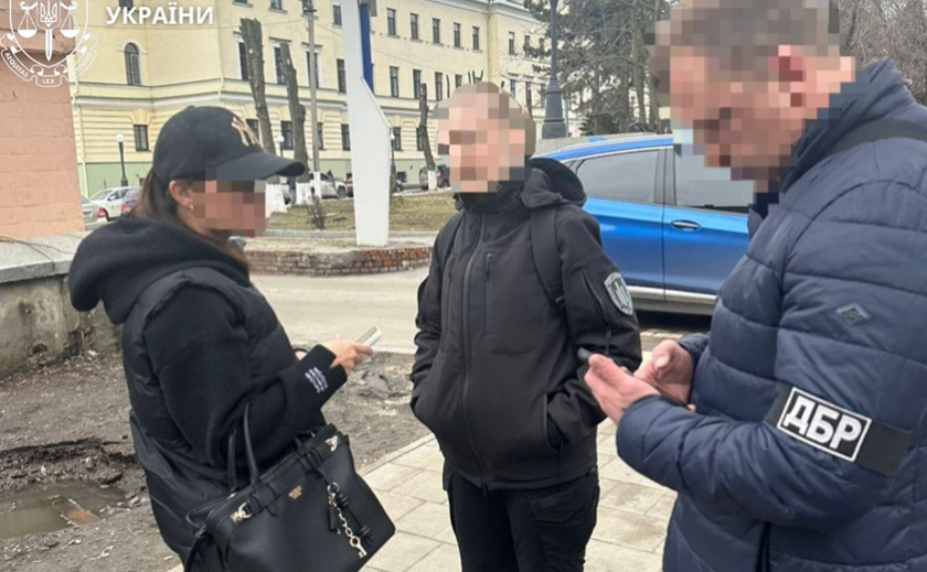 У Дніпрі викрили колишню військову, яка обіцяла вплинути на рішення ВЛК за 20 тисяч доларів