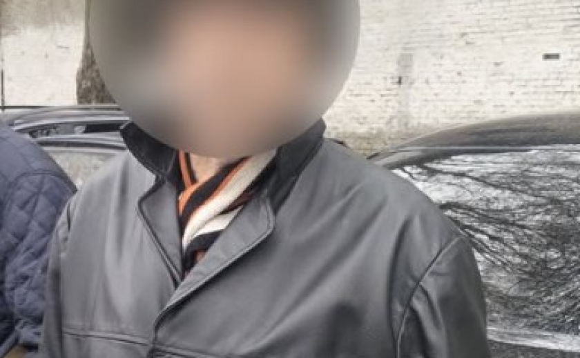 У Дніпрі патрульні допомогли чоловікові, який загубився, повернутися додому