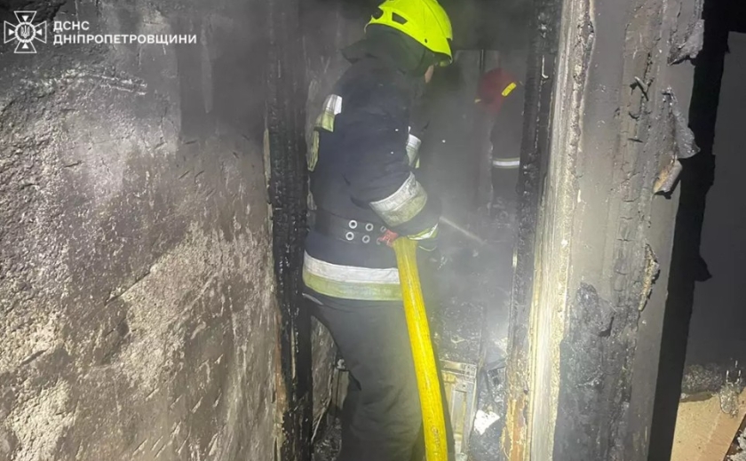 У Дніпрі на пожежі вогнеборці врятували жінку