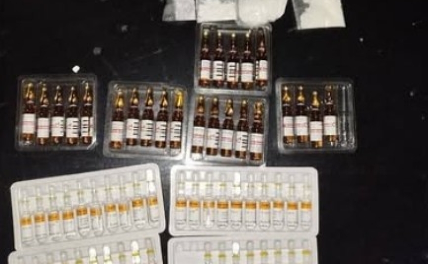 У Дніпрі затримали двох місцевих мешканців, які мали при собі наркотики