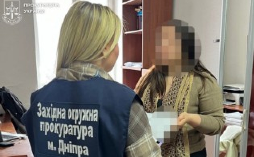 Службова недбалість ціною майже 3 мільйони гривень: поліцейські викрили експосадовицю міської ради Дніпра