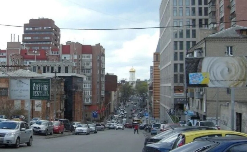 У Дніпрі планують ще на рік продовжити перекриття тротуару на вулиці Шевченка