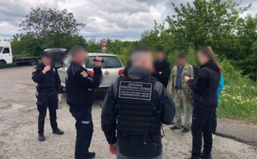 Намагалася втекти з країни: прикордонники затримали сімох чоловіків з різних областей України