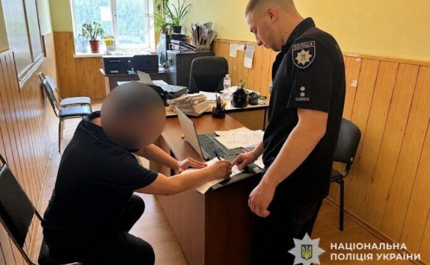 Домашній терор, опір поліції та спроба втечі: слідчі Дніпра повідомили чоловіку про підозру