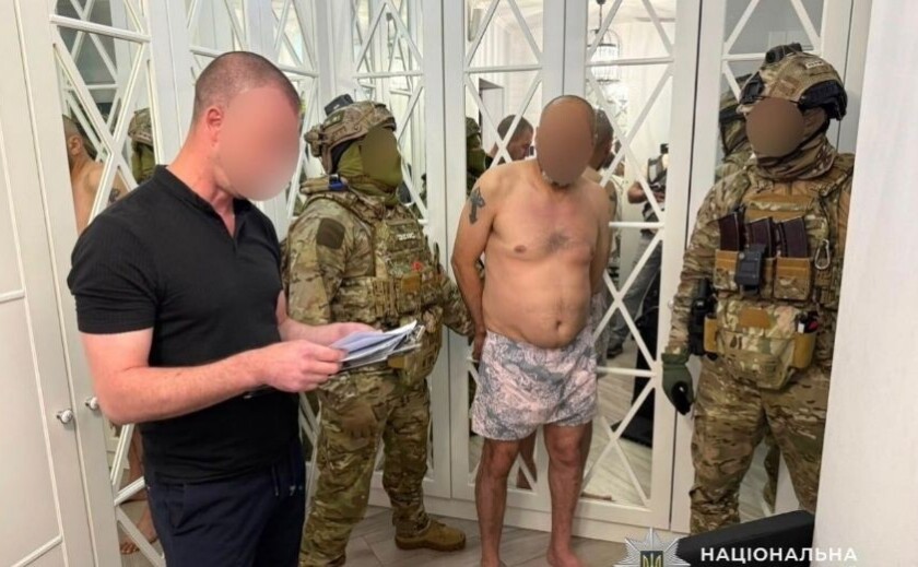 Розбійний напад та пограбування майже на 4 мільйони гривень: правоохоронці Дніпропетровщини затримали підозрюваного
