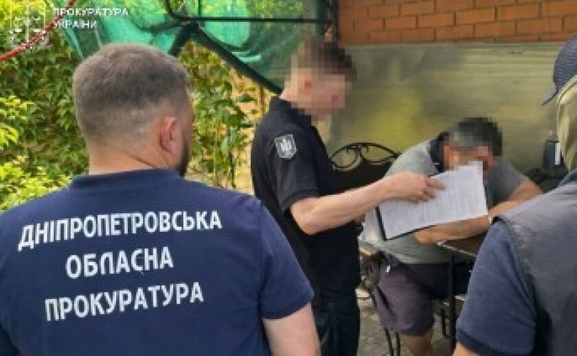 Обіцяв «домовитись» про кращі умови відбування покарання — на Дніпропетровщині судитимуть колишнього посадовця юстиції