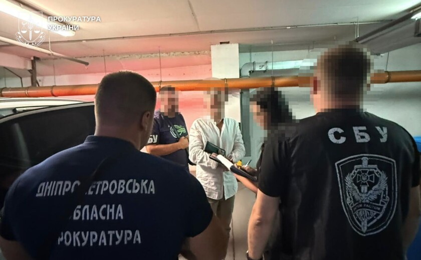 У Дніпрі чоловіка підозрюють у вимаганні 23 тисяч доларів за «списання» з військового обліку