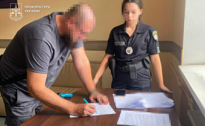 У Дніпрі взято під варту чоловіка, якого підозрюють у сексуальному насильстві над 12-річною падчеркою