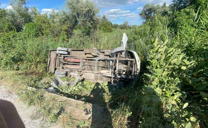 На Днепропетровщине водитель сбежал после ДТП с 15 пострадавшими