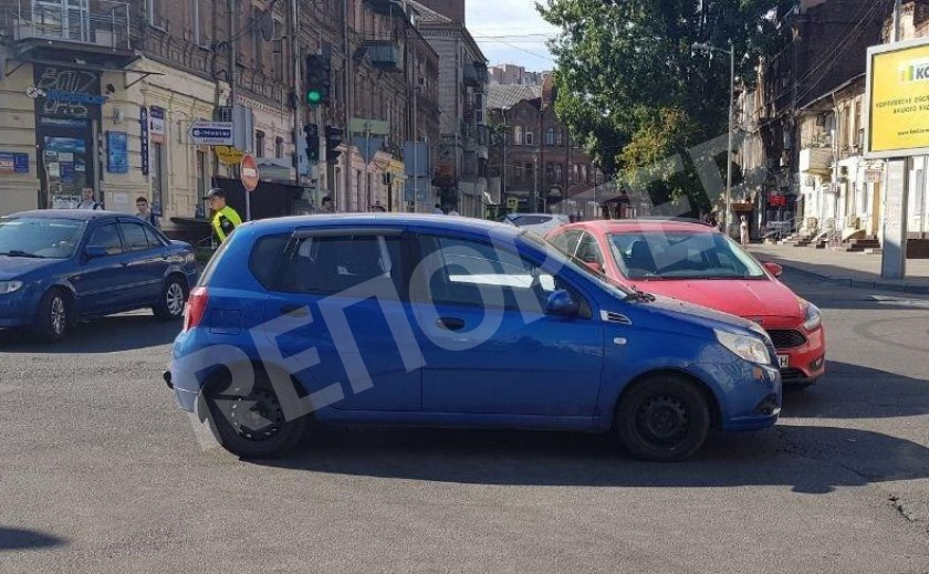В центре Днепра произошло тройное ДТП