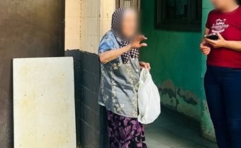 В Днепре патрульные вернули родным дезориентированную пожилую женщину, которая блуждала по городу