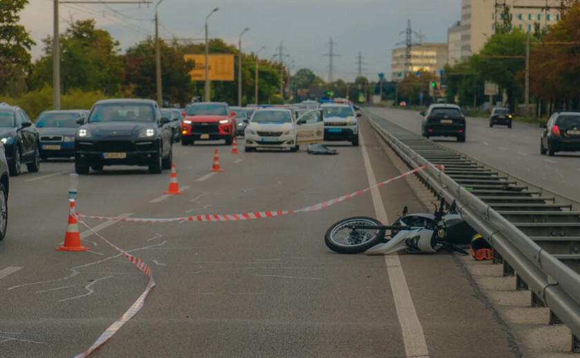 У Дніпрі на Набережній Заводській зіткнулися два мотоцикли: подробиці смертельної ДТП