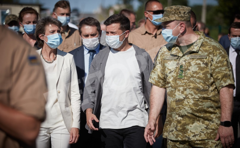 Президенты Зеленский и Путин обсудили прекращение огня на Донбассе