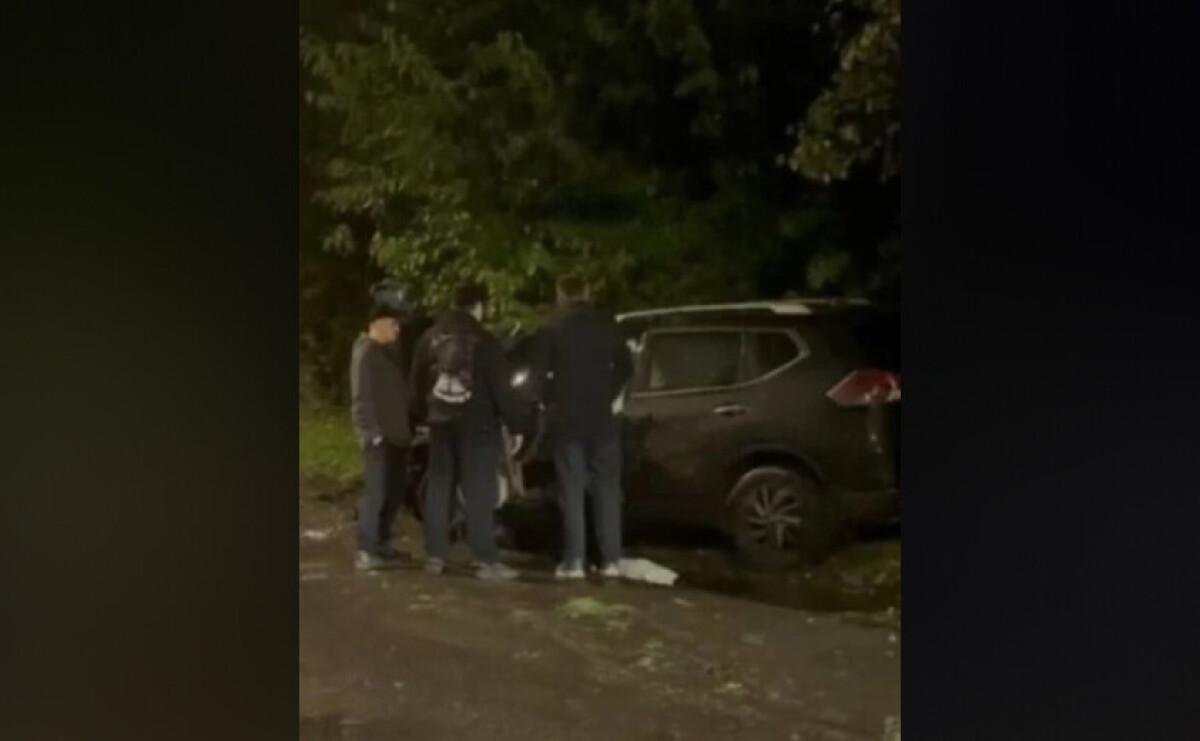 В Днепре водитель Nissan сбил 16-летнего скутериста и врезался в забор