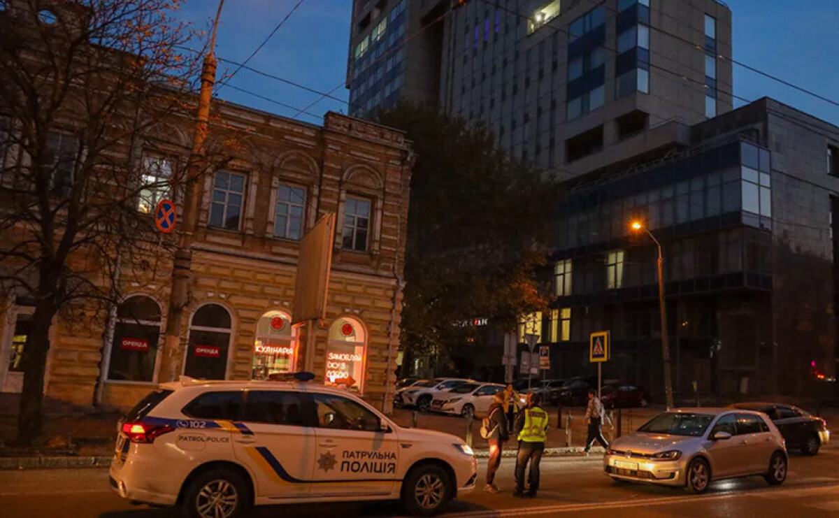 В Днепре Volkswagen сбил 15-летнюю девушку на пешеходном переходе: подробности ДТП
