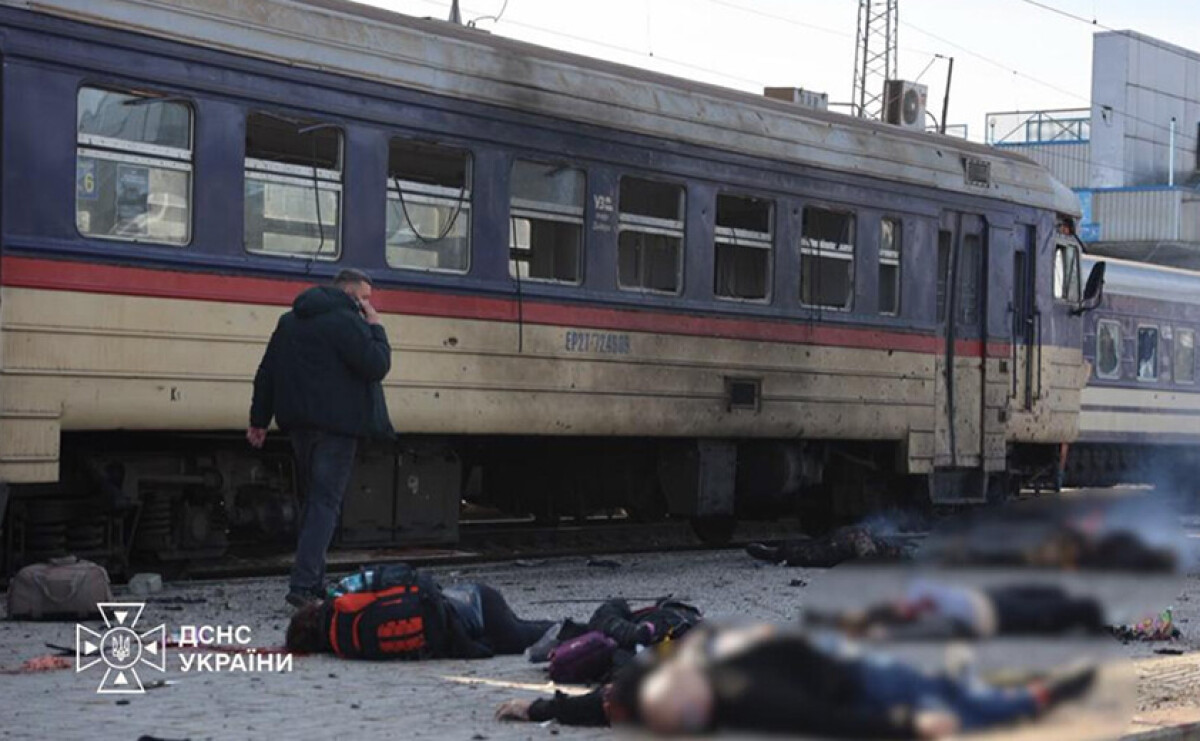 Вражеский удар по железнодорожному вокзалу в Днепре: 13 человек погибли, еще 13 ранены