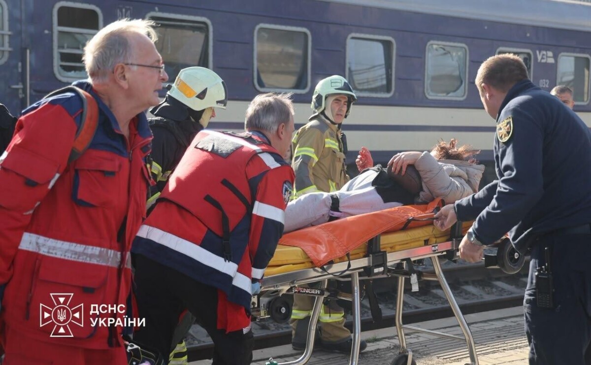 После удара по вокзалу Днепра в больницах остаются 11 раненых, среди них — ребенок
