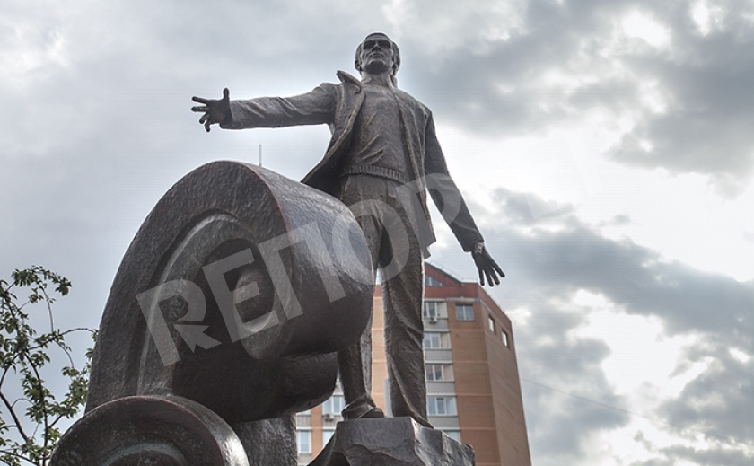 В Киеве появились переулок Гарета Джонса и сквер Магомаева В Киеве появились переулок Гарета Джонса и сквер Магомаева
