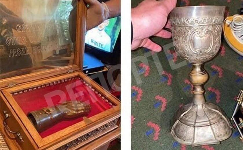 Под Днепром из храма вынесли святыни и мощи