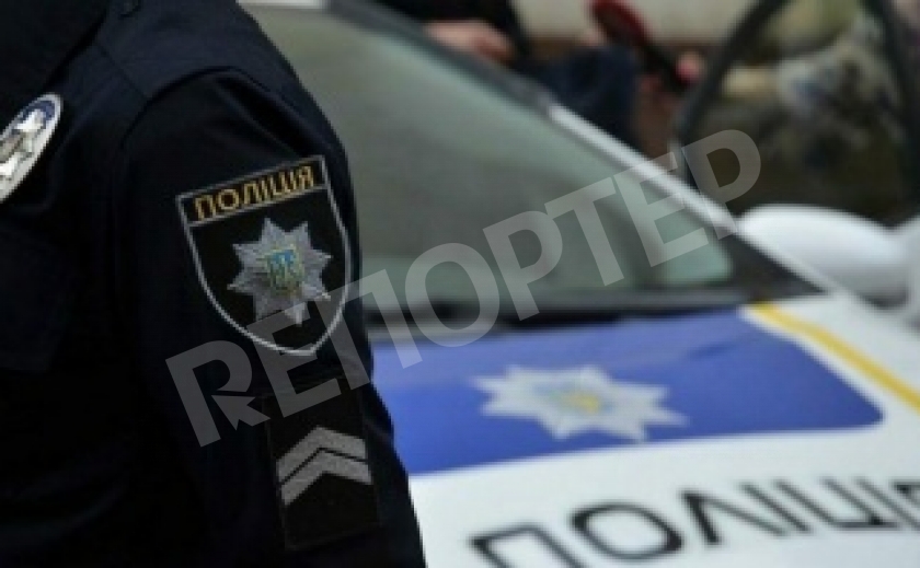 В Днепре мужчина 5 часов просидел в яме с мазутом