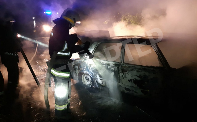 Под Днепром на ходу загорелся антикварный автомобиль Под Днепром на ходу загорелся антикварный автомобиль
