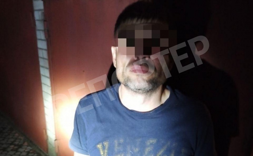 В Днепре бьют людей и крадут их собачек