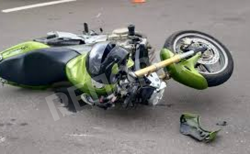 В Днепре под колеса мотоцикла попал человек